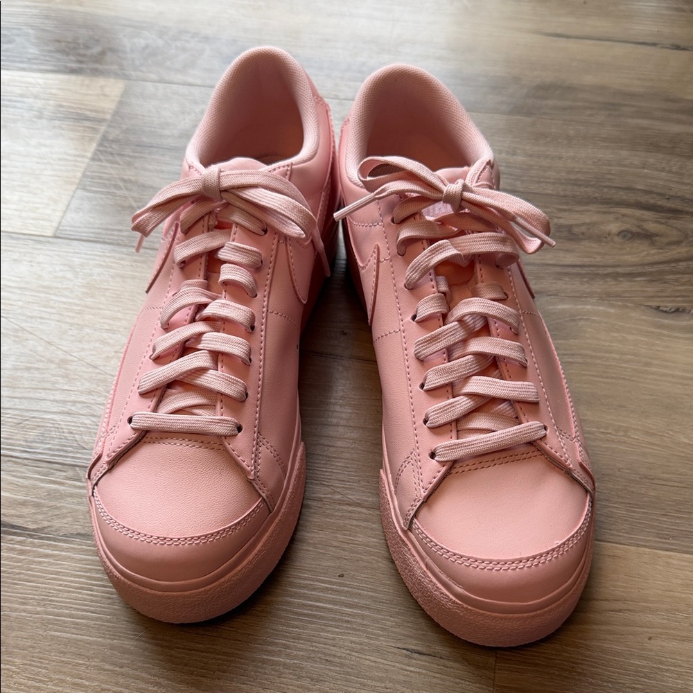 Nike Women's Soft Pink Sneakers